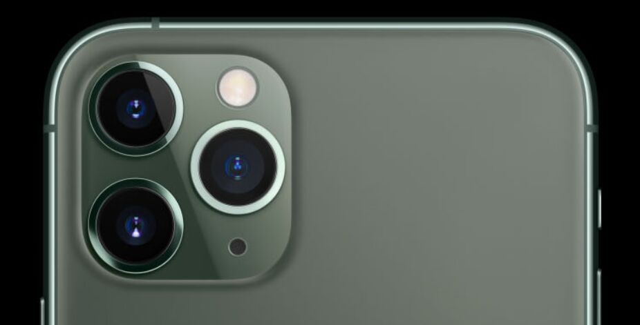 Free hd mockup of apple iphone 11 pro max in png and psd image format with transparent background for unlimited download. 30 Best Free Iphone 11 11 Pro Mockups For Showcasing Your Designs 2021 Update 365 Web Resources